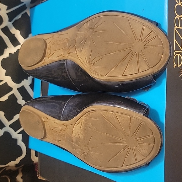 Blue Kenneth Cole Reaction Flats - Picture 3 of 3